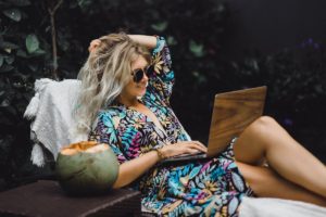 Qué significa workation y cómo se dice en español
