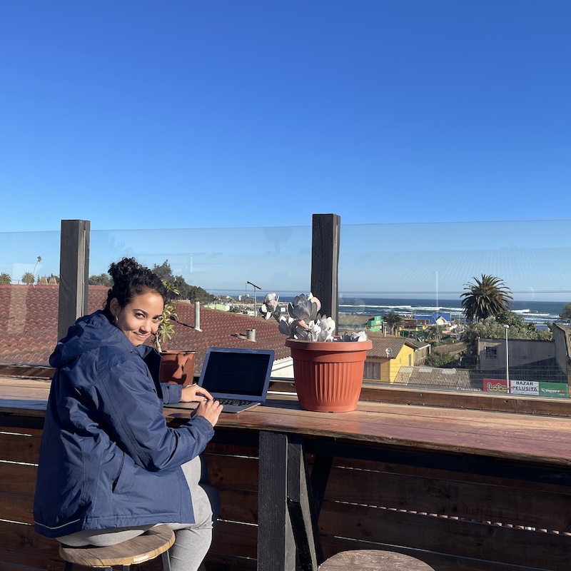trabajando en la mañana desde el hostal